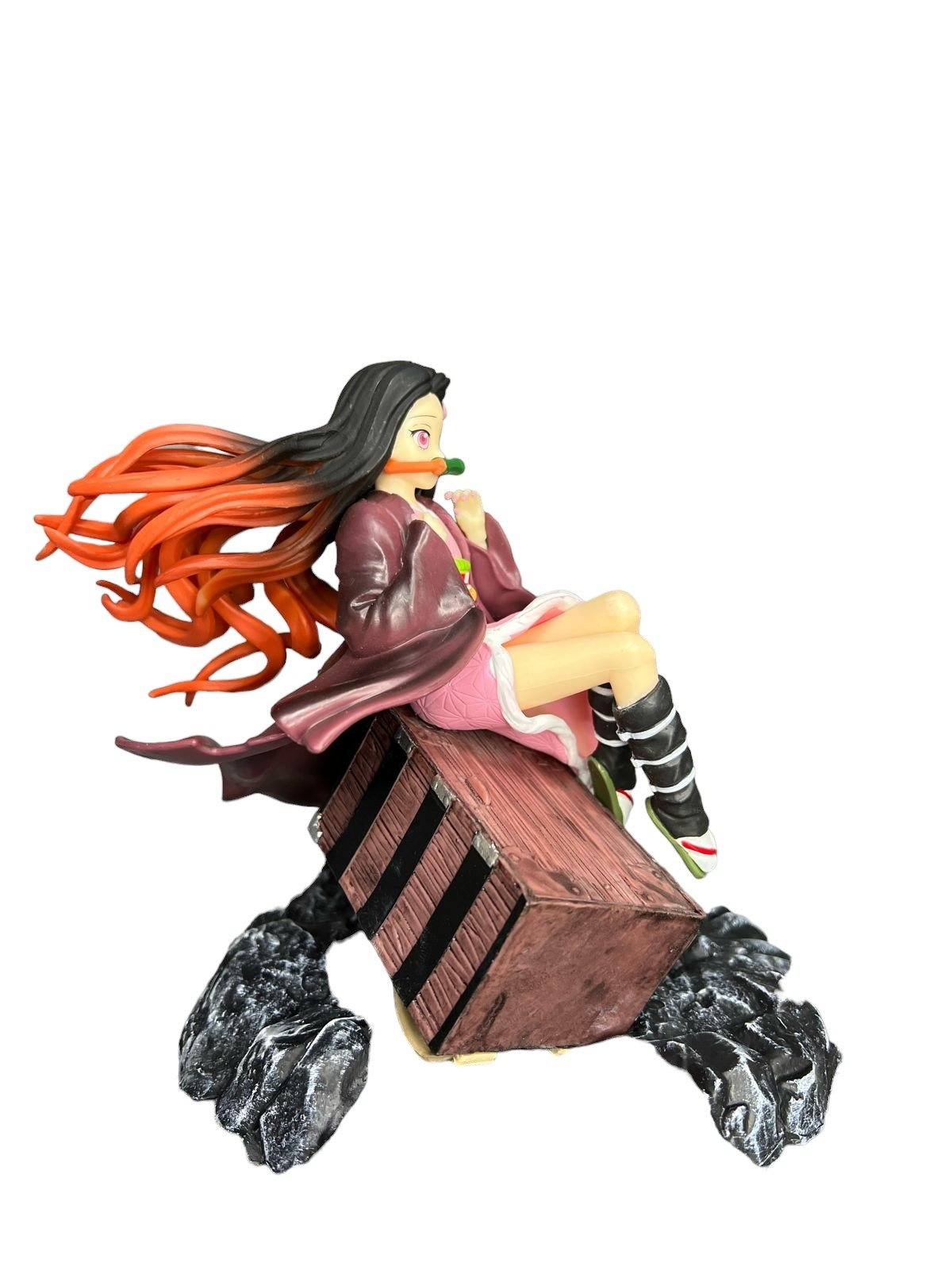 Figura Nezuko Sentada En Piedra 17 Cm - Demon Slayer - Imagen 2