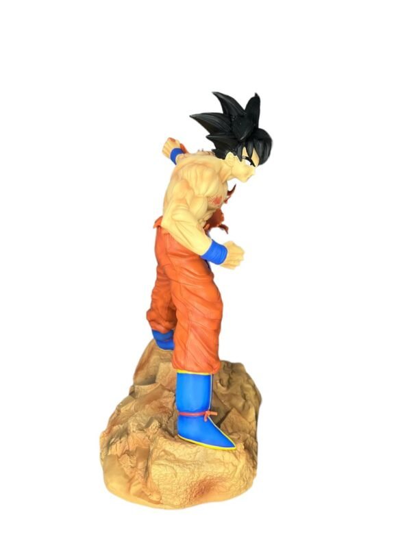 Figura Goku Quitandose la ropa Dragon Ball - Imagen 3