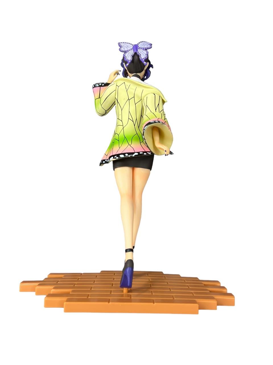 Figura Shinobu 25cm En Falda Demon Slayer - Imagen 4