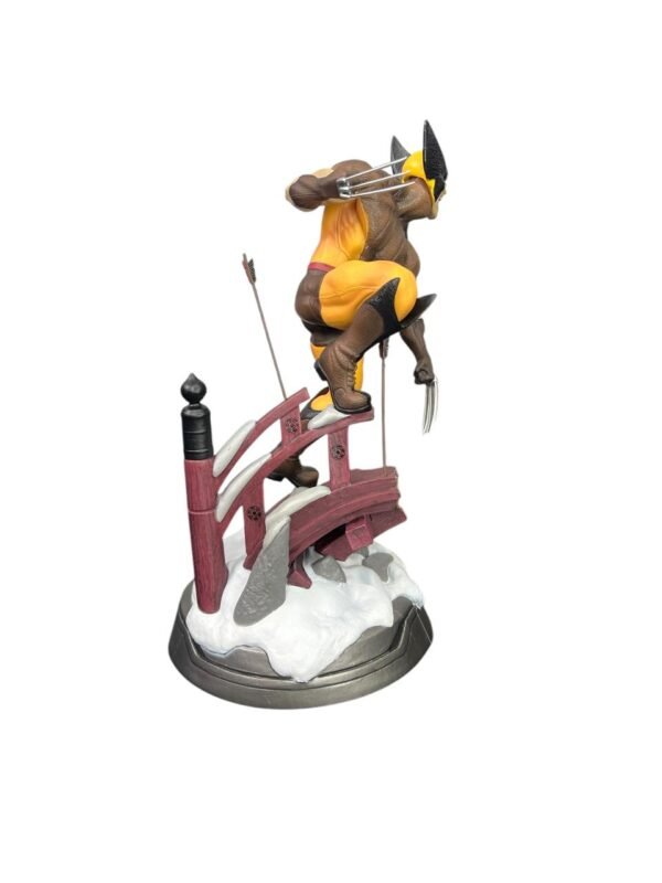 Figura Wolverine Cafe Cambio de Cara  24cm - Imagen 3