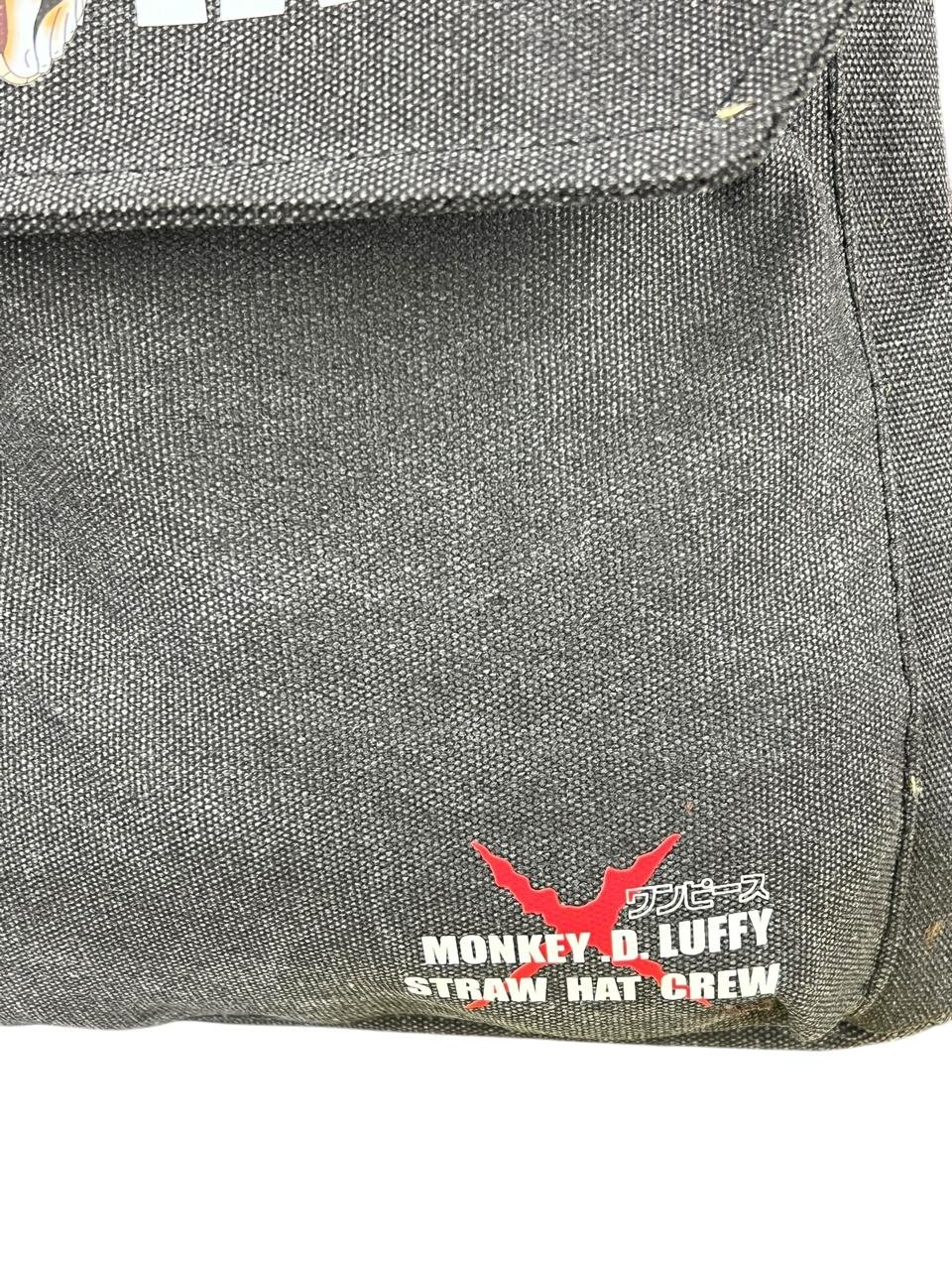 Maleta Lona Gris Luffy Sentado Gear 5 One Piece - Imagen 6