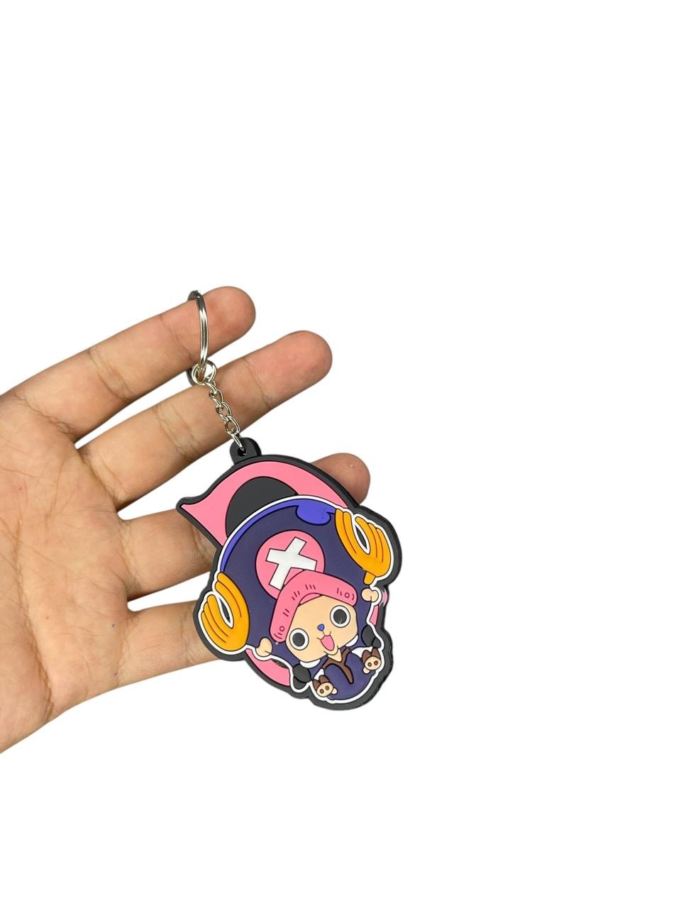 LLavero Goma Plano Chopper Letra One Piece - Imagen 3