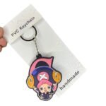 LLavero Goma Plano Chopper Letra One Piece