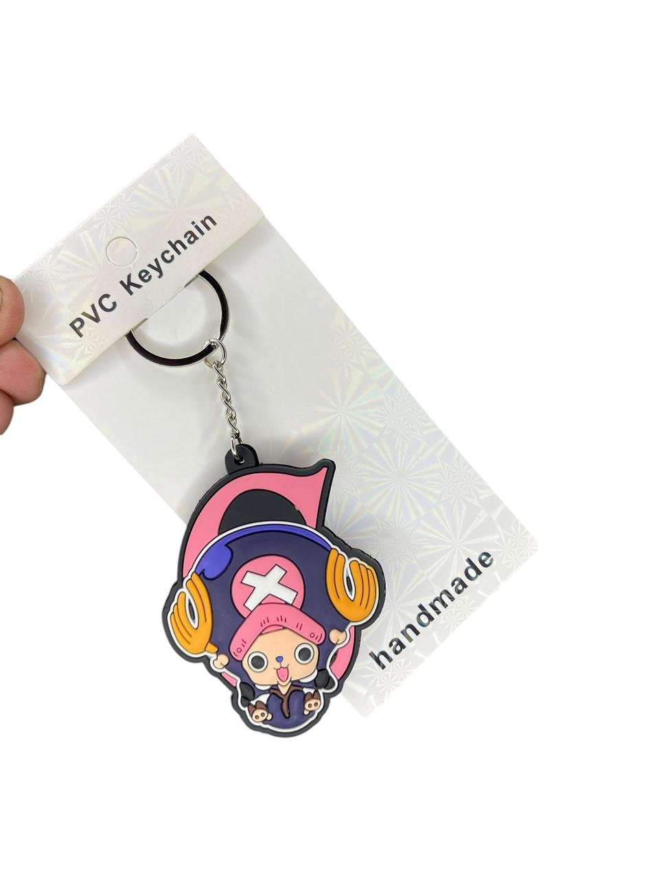 LLavero Goma Plano Chopper Letra One Piece