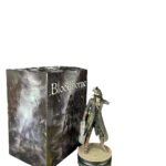 Figura Bloodborne 24 Cm The Hunter Modern Icons