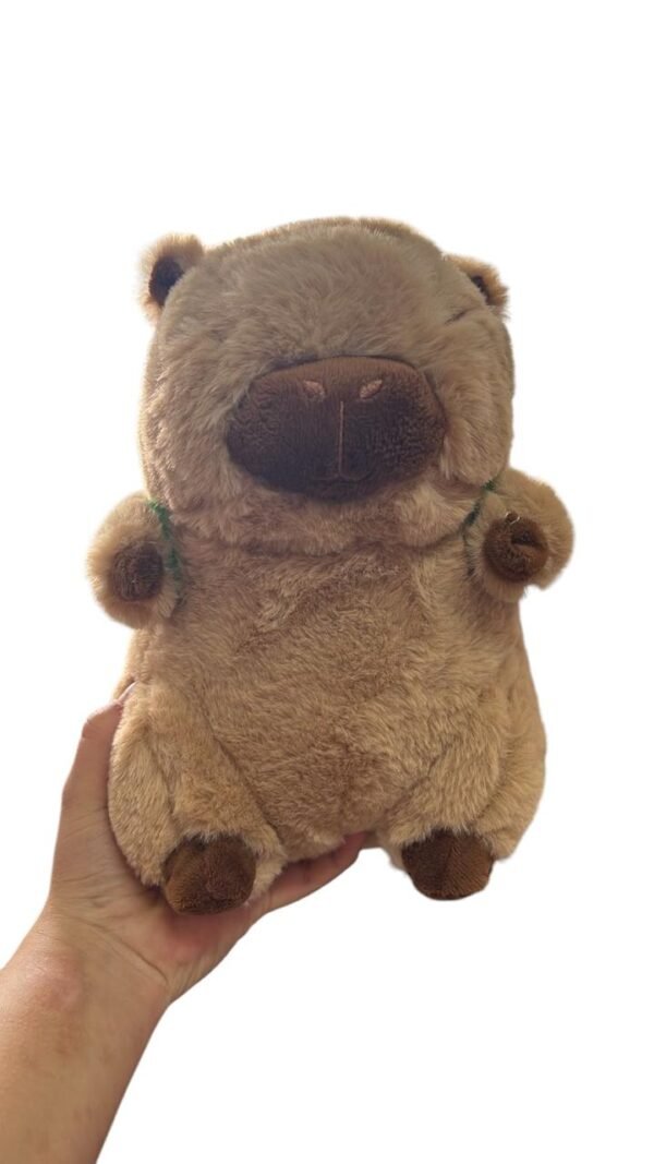 capibara con mochila