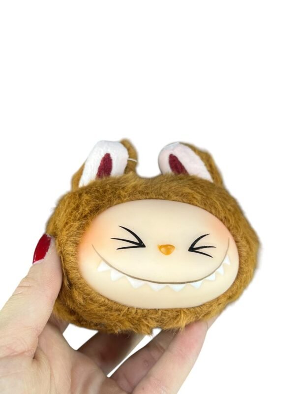 Mini  Llavero Peluche Labubu Sonriendo Marrón Claro 4cm - Imagen 5