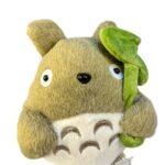 Peluche de totoro con hoja suavecito
