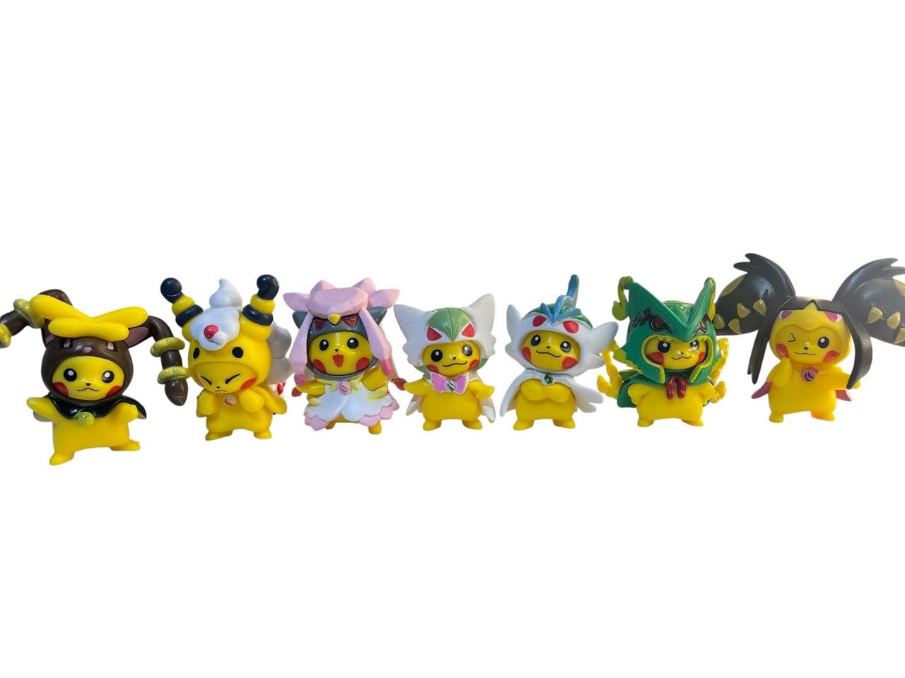 Figura Anime 7 Personajes De Pokemon Pikachu Disfrazado 10cm - Imagen 4