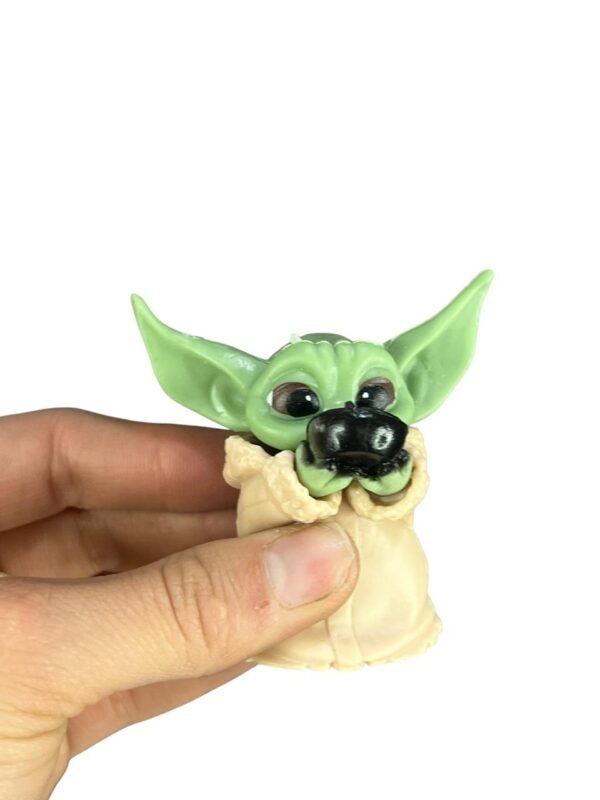 Mini Figura Baby Yoda Con Taza 5cm Star Wars - Imagen 3