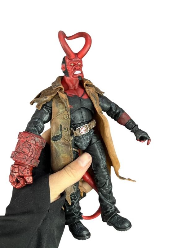 Figura Articulada Hellboy Con Cuernos 20cm - Imagen 6