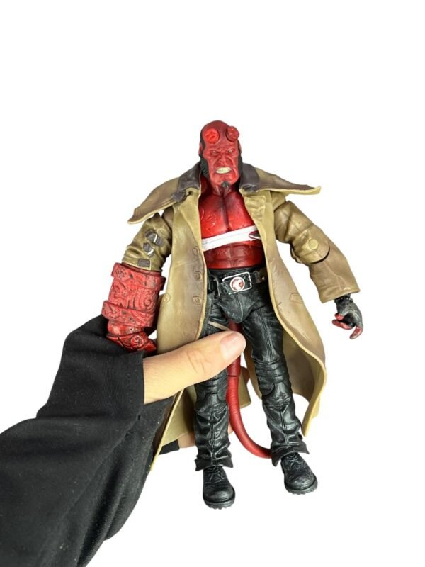 Figura Articulada Hellboy 2019 Sin Cuernos 20cm - Imagen 7