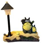 Lampara De Mi Vecino Totoro En Un Tronco Sentado Con Amigo