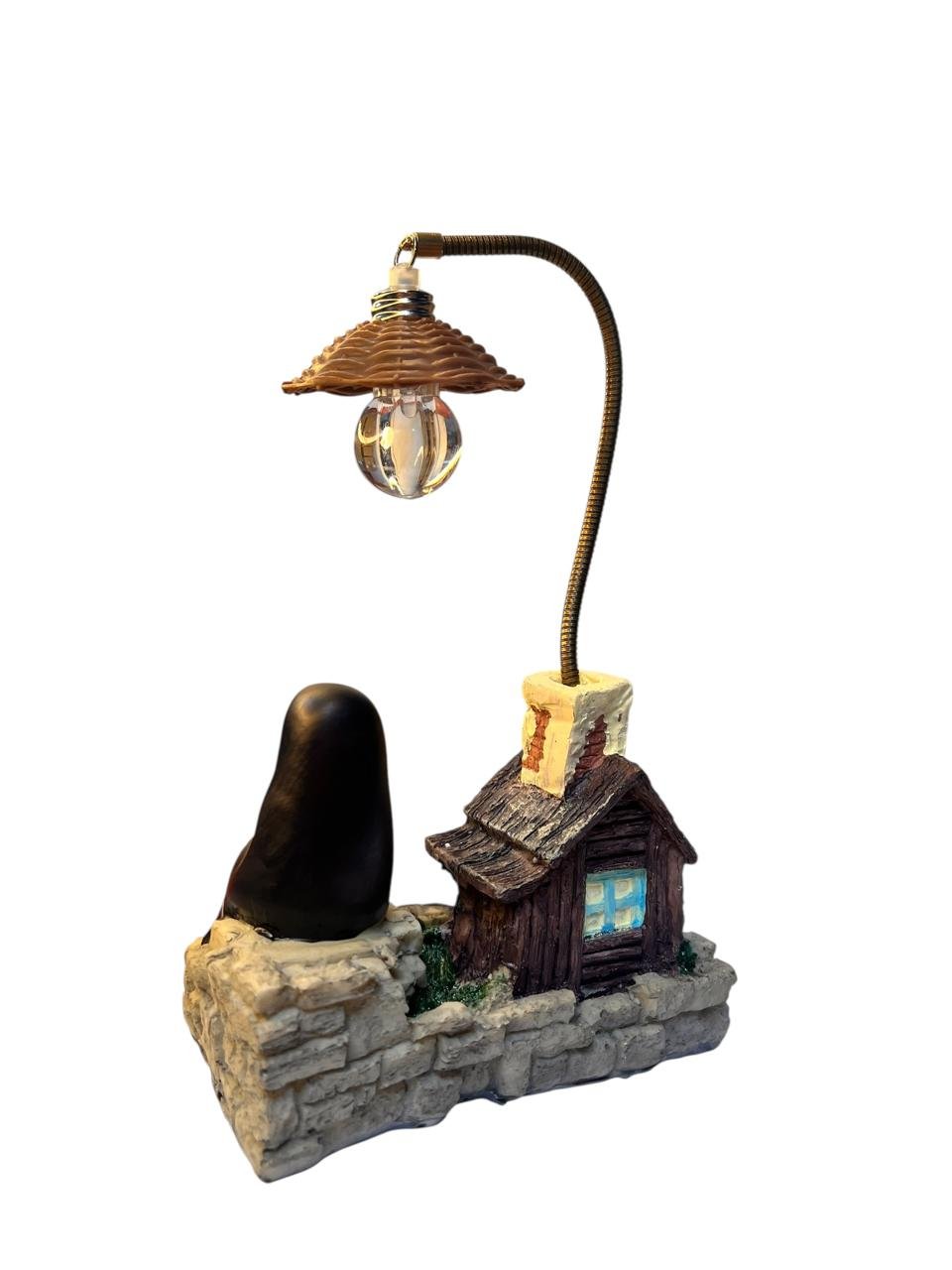 Lampara De Sin Cara Sentado Fuera De Su Cabaña Tejiendo - Imagen 3