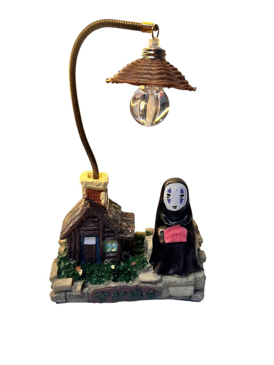 Lampara De Sin Cara Sentado Fuera De Su Cabaña Tejiendo