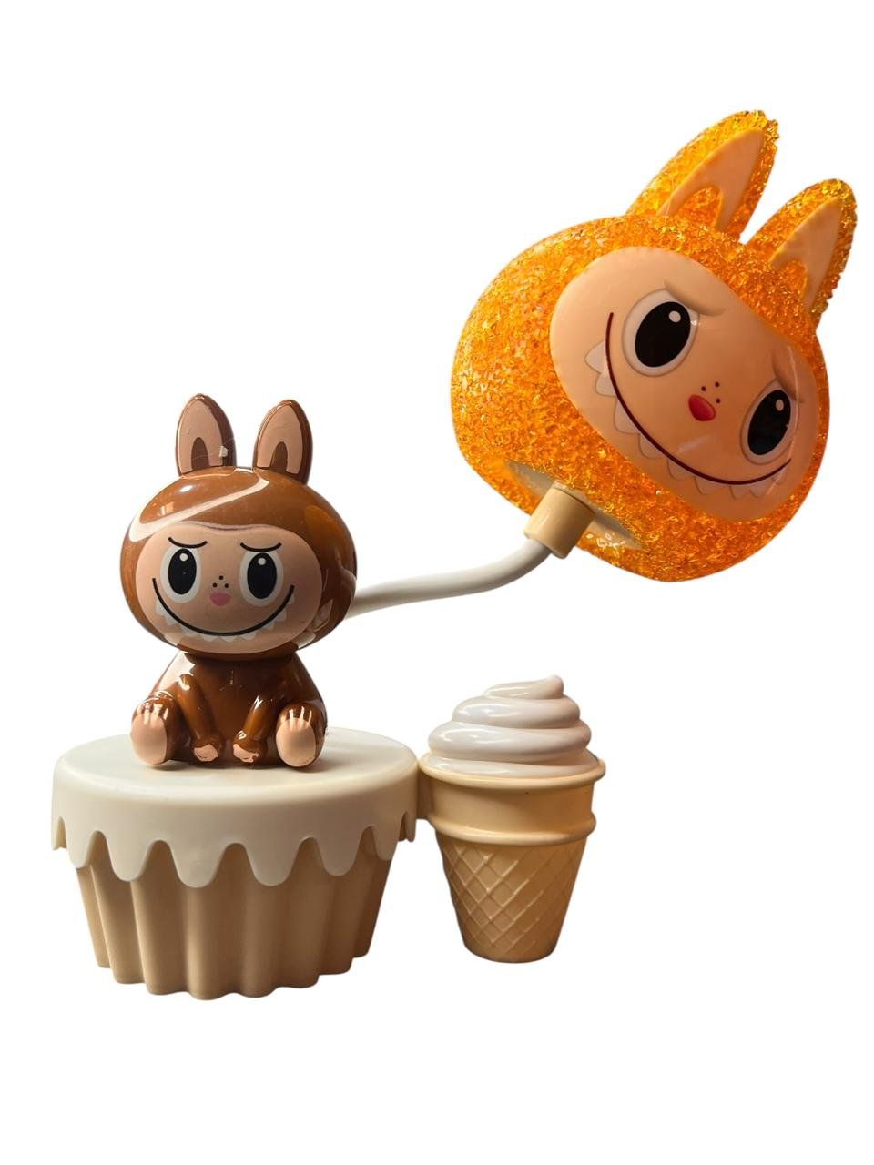 Lampara De Labubu Cafe Con Helado De Diamantes