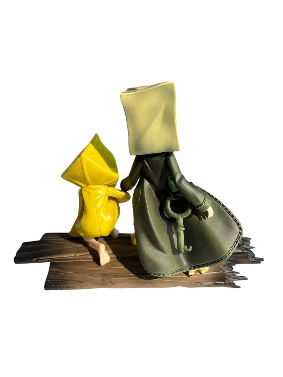 Figura Little Nightmares 18 cm - Imagen 4