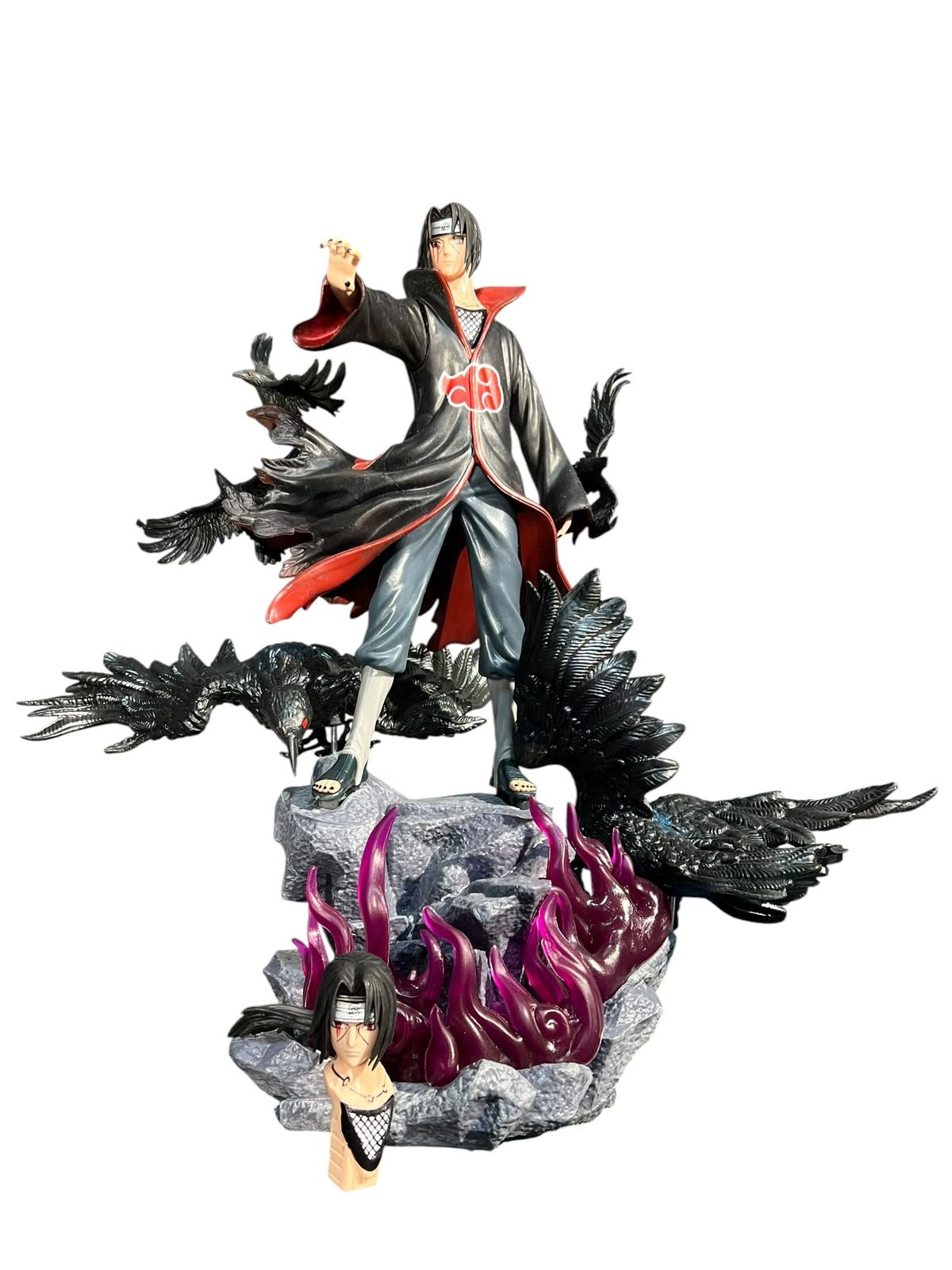 Figura Itachi Uchiha Base Piedra 39cm Cuervos Naruto